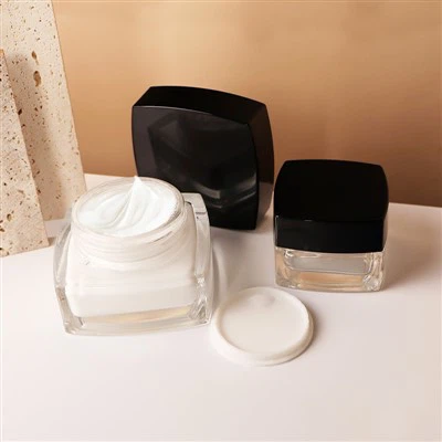 Квадратная стеклянная косметическая бутылка